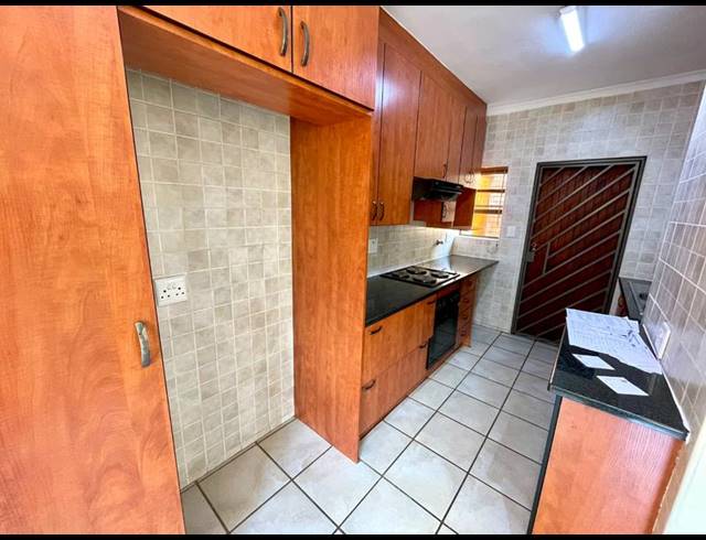 2 BEDROOM TOWNHOUSE FOR SALE IN CHANCLIFF RIDGE